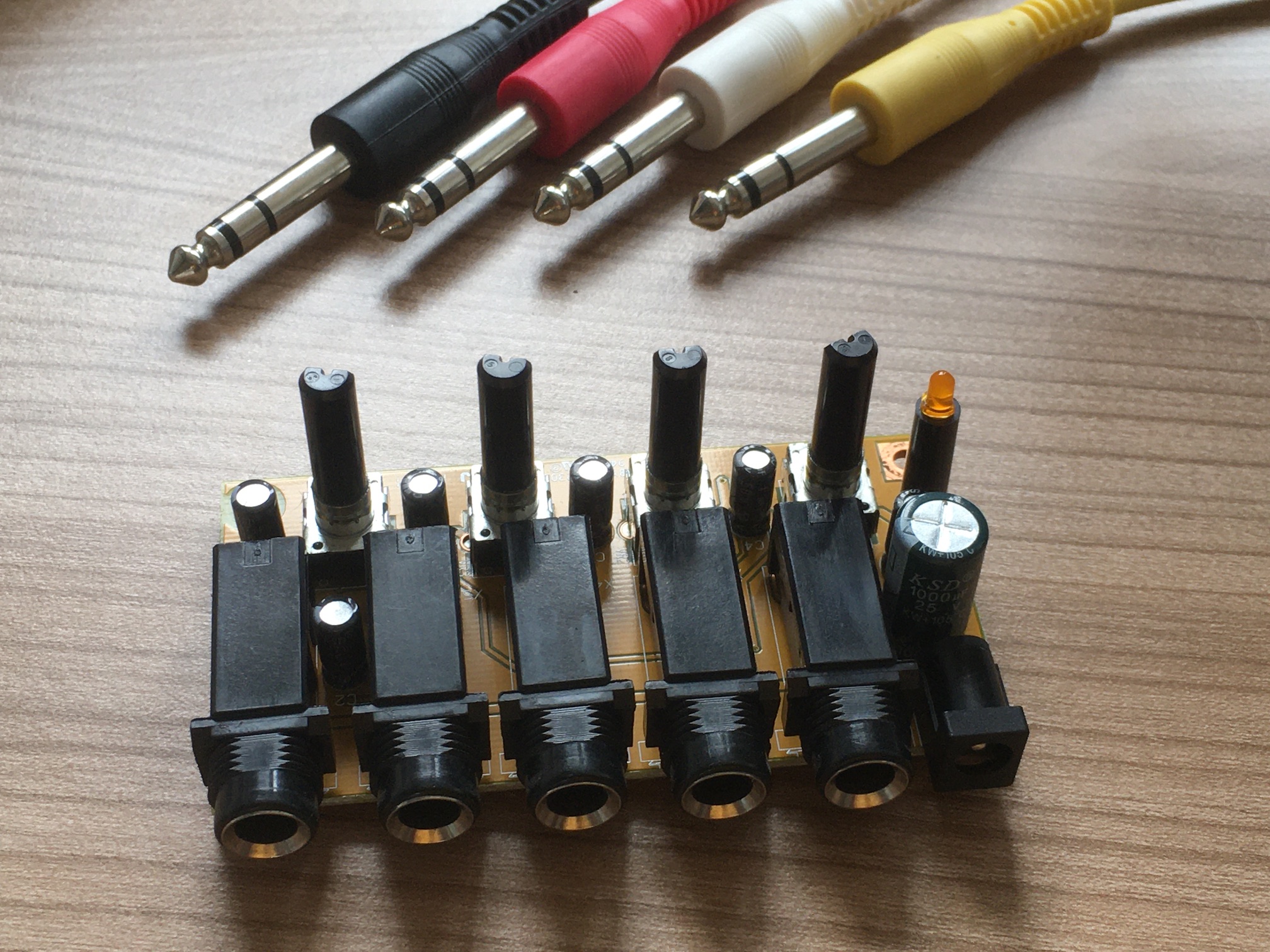 Mixing multiple microphones for hybrid meetings Robert Oostenveld’s blog