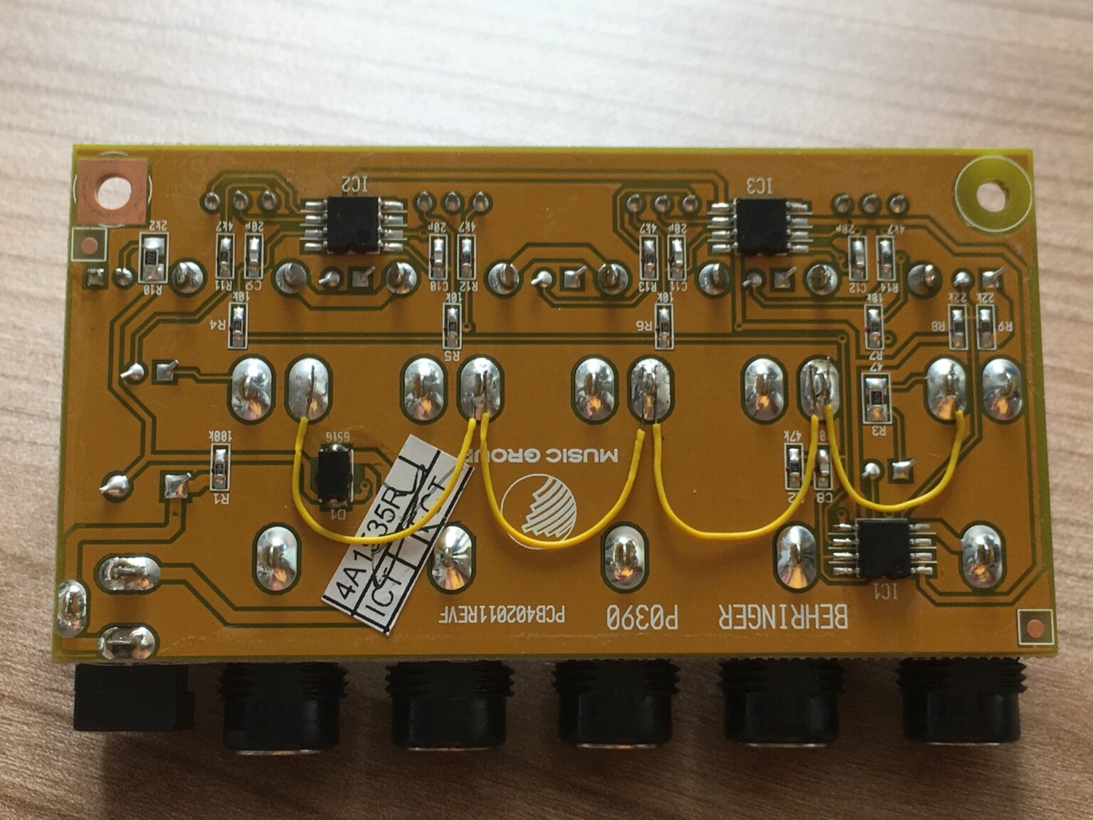Mixing multiple microphones for hybrid meetings Robert Oostenveld’s blog